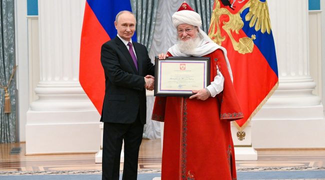 В Кремле в День народного единства Путин наградил Патриарха Кирилла и лидеров религиозных общин