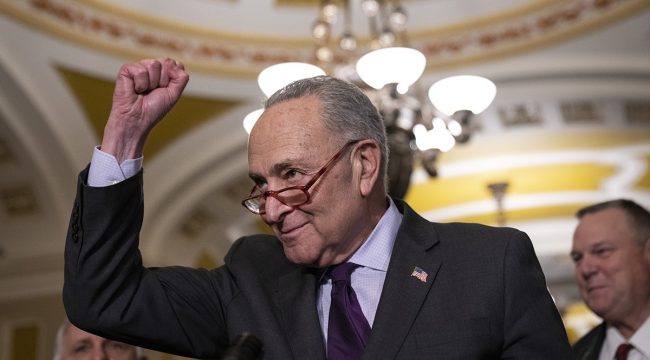 Сенат США одобрил бюджетный закон, положив конец самой длительной приостановке работы правительства в истории страны