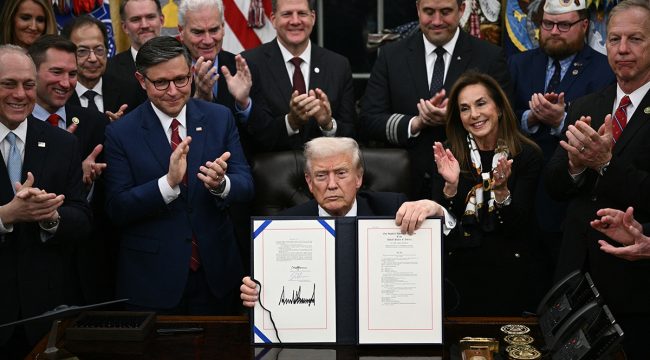 Итоги недели Трампа: визит президента Сирии, окончание шатдауна и извинения BBC