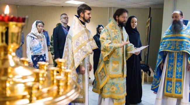 В праздник Казанской иконы епископ Бердянский Петр совершил первую архиерейскую литургию в домовом храме на Запорожской АЭС