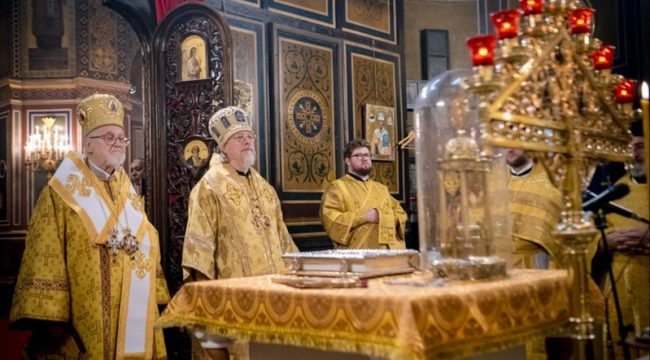 Совместная Литургия двух митрополитов в парижском Александро-Невском соборе