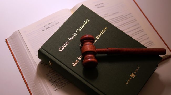 Церковный суд запретил публикацию имен обвиняемых, но не осужденных священнослужителей