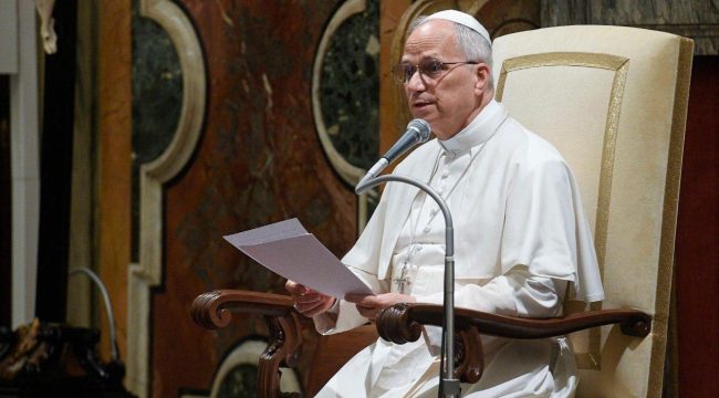 Папа Римский призвал защитить детей от манипуляций искусственным интеллектом