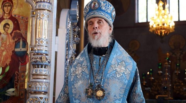 Патриарх Кирилл наградил архиепископа Максимилиана орденом Александра Невского к 75-летию