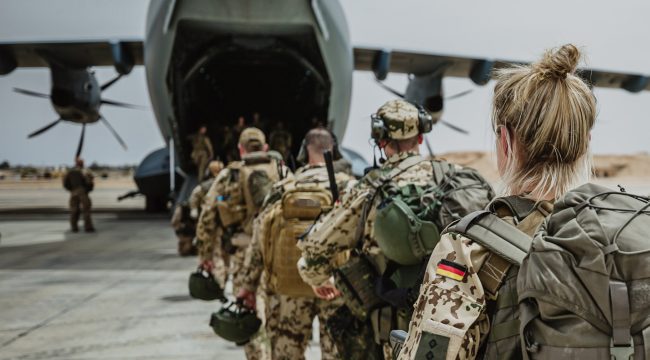 Военная служба в Германии пока остается добровольной, но с перспективой обязательного призыва