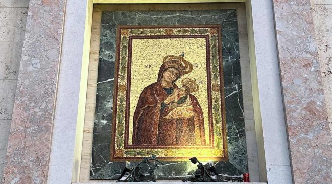 Теолог: материнское измерение Бога часто вытесняют — отсюда преувеличения в почитании Марии
