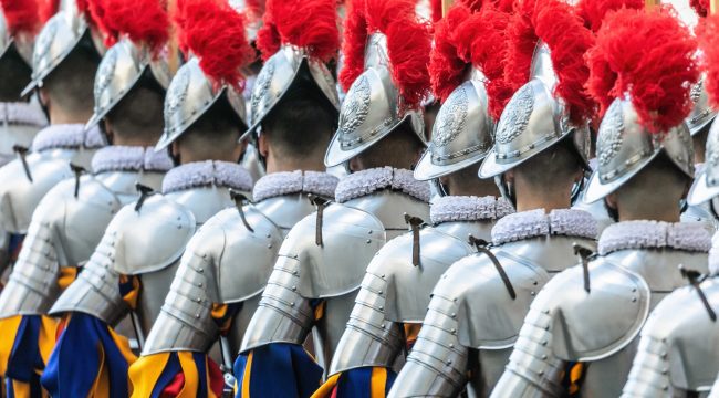В Ватикане расследуют предполагаемый инцидент с антисемитскими высказываниями гвардейца