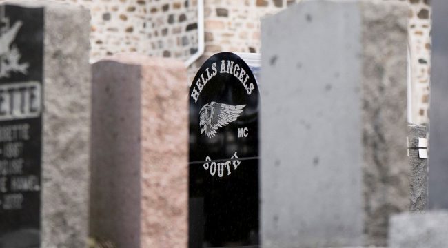 Памятник Hells Angels на кладбище в Квебеке вызвал возмущение — вмешалась епархия