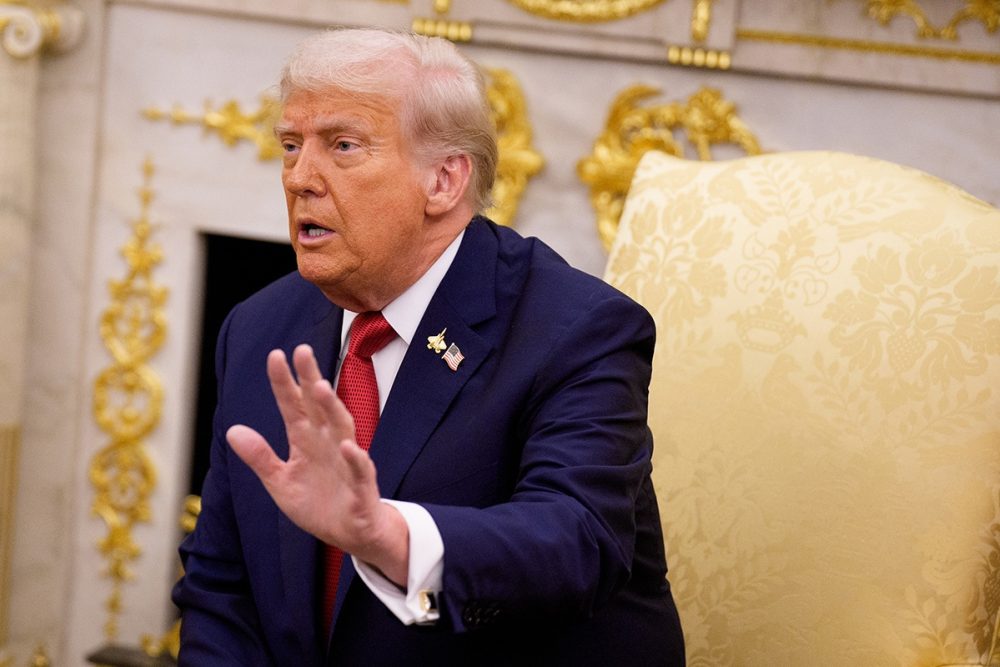 Трамп вызвал гнев сторонников, защищая визовую программу H-1B: «Людям нужно учиться»