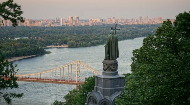 Зеленского обвиняют в «преступлении против человечности» из-за гонений на Московский патриархат