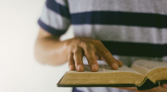 Фонд христианских атлетов отметил распространение свыше 244 тысяч Библии в 2025 году