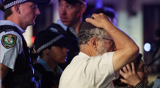 Бойня на Бонди-Бич: 12 погибших при стрельбе на праздновании Хануки в Сиднее