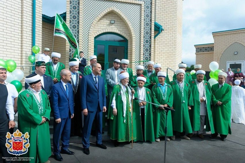 Муфтий призвал мусульман молиться дома или в мечетях, чтобы избежать раздражения окружающих