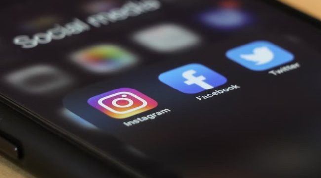 Модели OnlyFans и блогеры: как звёзды соцсетей массово получают американские визы для «исключительных талантов»