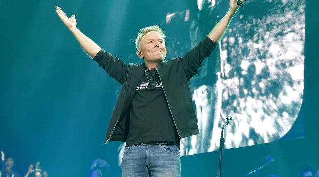 Крис Томлин выпускает мини-альбом «Jesus Saves» после года духовных вех и альбома-чарттоппера