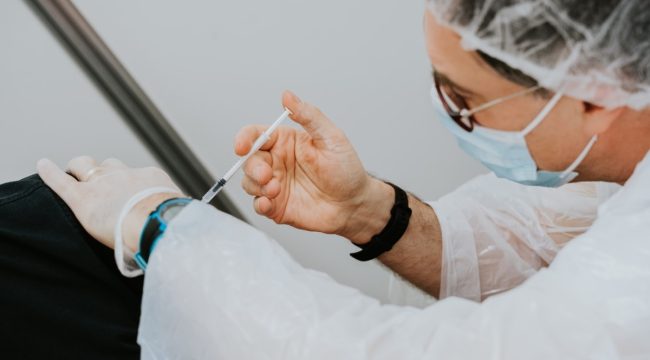 Почему христианам стоит сохранять доверие к вакцинам: взгляд пастора и учёного