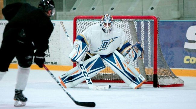 USA Hockey изменяет политику допуска, вызывая недовольство первого открытого трансигрового игрока