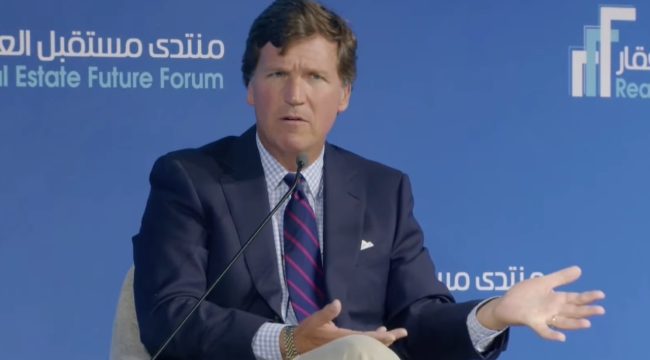Такер Карлсон вызвал критику за похвалу Саудовской Аравии: 'Я чувствую себя здесь совершенно комфортно'