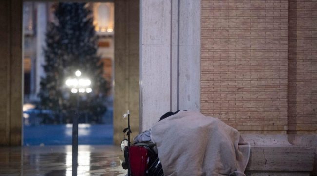 414 смертей на улицах Италии: как холод, жара и изоляция убивают бездомных