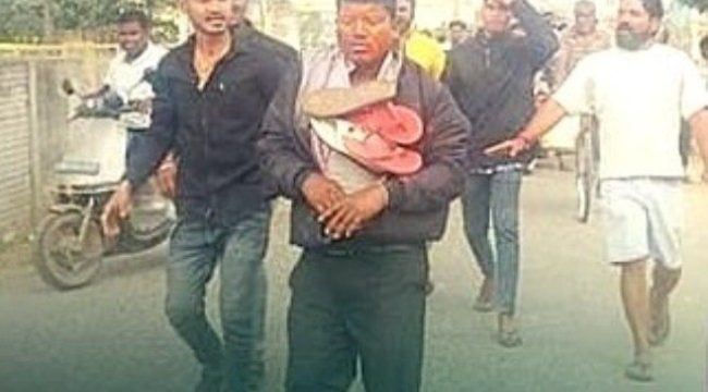 Хиндуистская толпа напала на домовую церковь, избила пастора и заставила его идти по шипам