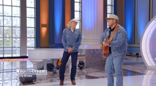 Звезда кантри-музыки расплакалась во время прослушивания сына на 'American Idol': 'Это мой мальчик!'