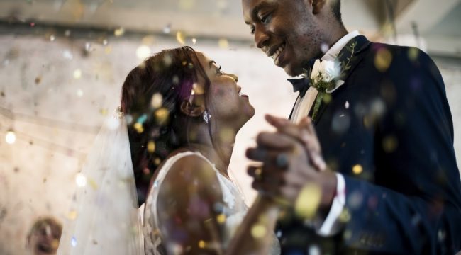Церкви могут запустить поддерживаемые правительством «брачные курсы», чтобы 'спасти' Америку: исследование