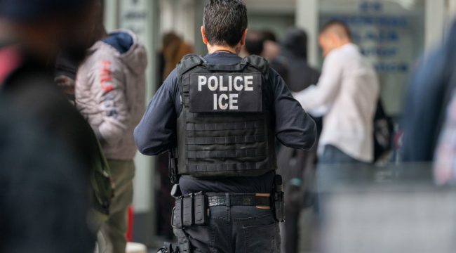 Суд запретил рейды ICE в церквах, назвав политику «глубоко тревожной»