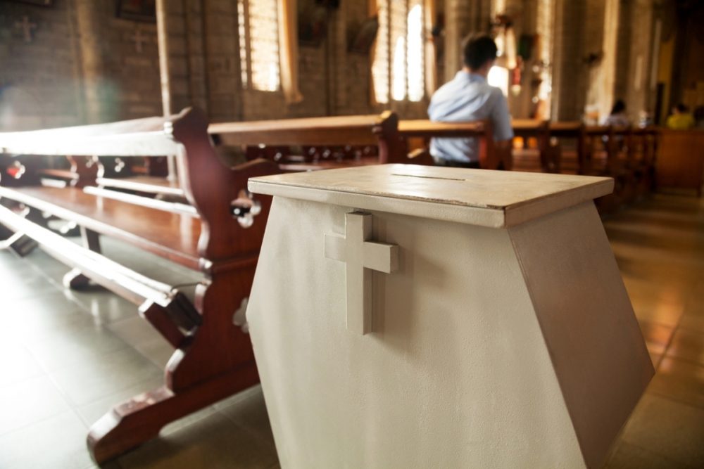 Доверие как движущая сила христианского пожертвования: верующие Великобритании жертвуют в четыре раза больше среднего по стране