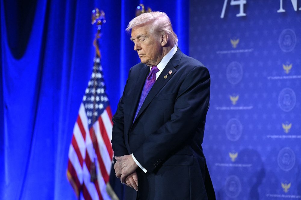 Трамп подчеркивает важность религии и критикует политических противников на Национальной молитвенной завтрак: 'Вы должны верить'
