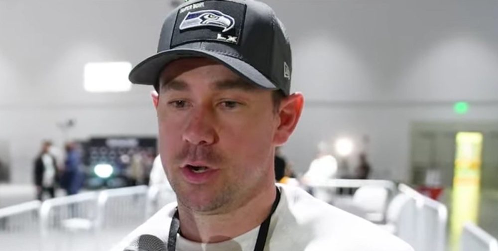 Тренер Seahawks заявил: 'Наша идентичность в Христе' перед Супербоулом и подарил игрокам Библии