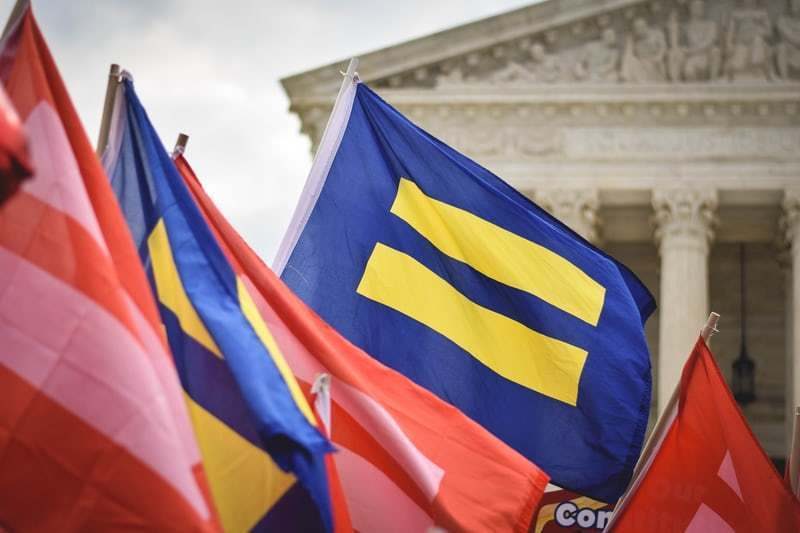 Влияние Human Rights Campaign на корпорации ослабевает: компании из списка Fortune 500 уходят из LGBT-движения