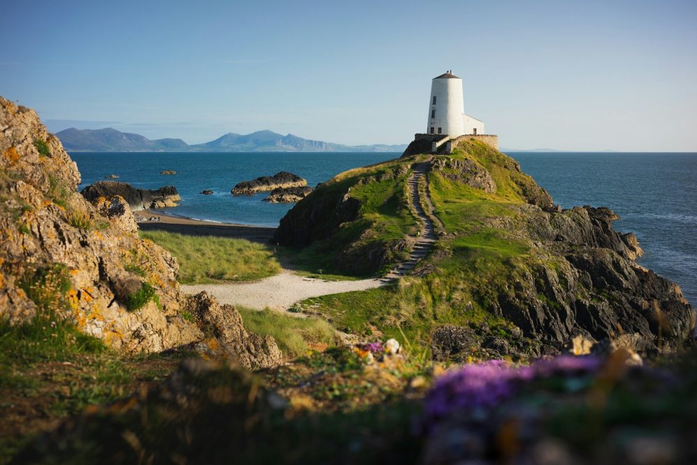 Отчет Faith in Wales 2025 подчеркивает социальные инициативы церквей