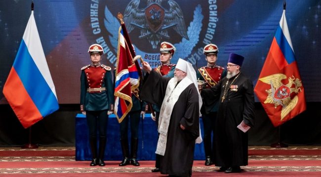 Митрополит Кирилл освятил штандарт главкома Росгвардии