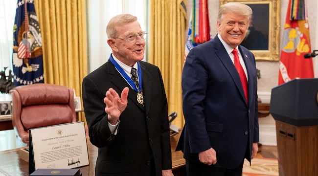 Умер легендарный футбольный тренер Лу Холц в возрасте 89 лет