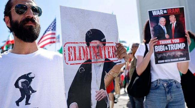 Трамп сообщил о смерти верховного лидера Ирана Хаменеи