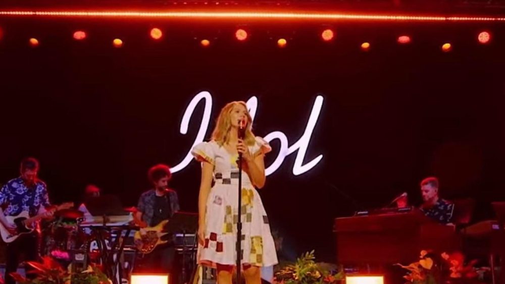 Исполнение госпела участницей 'American Idol' получило высокую оценку: 'От пения к проповеди'