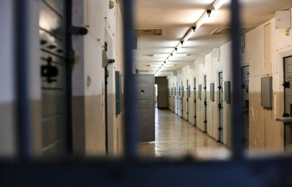 Министерство юстиции расследует Калифорнию и Мэн за размещение мужчин в женских тюрьмах