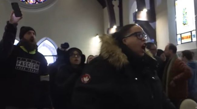 Полиция задержала протестующую, обвиняемую в срыве пасхальной службы у церкви Cities Church