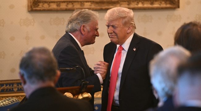 Франклин Грэм отвергает критику мема Трампа с ИИ-Иисусом: «Много шума из ничего»