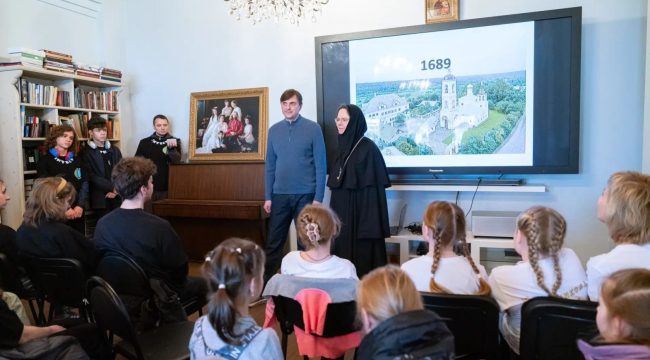 Министр просвещения Сергей Кравцов посетил пасхальный фестиваль «Красная горка» в Подмосковье