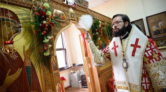 Митрополит Антоний освятил храм при госпитале имени Вишневского