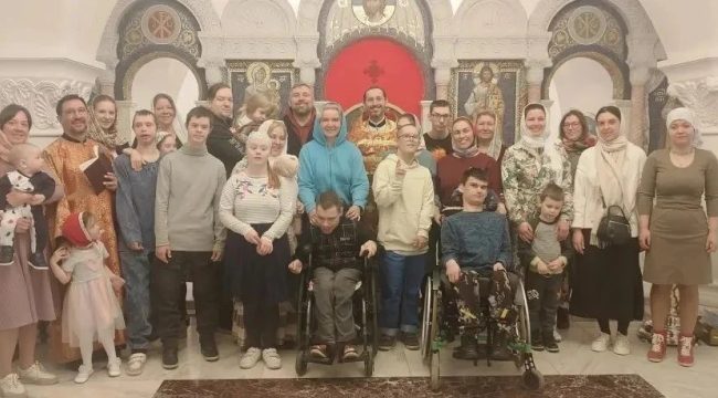 В двух храмах Западного викариатства провели литургию для детей с особенностями развития