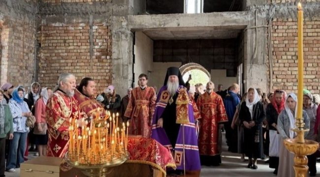 В храме Новомучеников Чимкентских в Лисьей балке совершена первая литургия