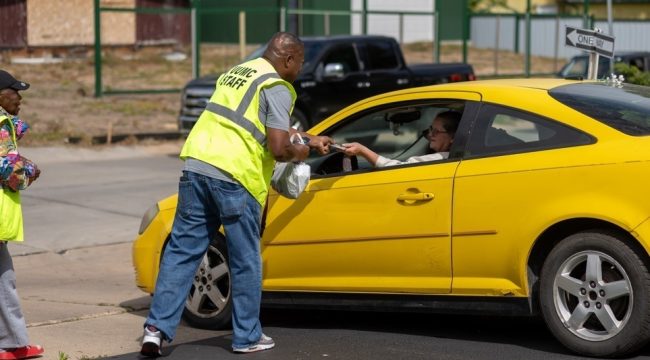 «Сделать Евангелие видимым»: церковь в Канзасе раздала бензиновые карты на 4000 долларов