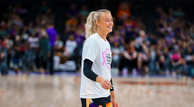 Звезда WNBA Софи Каннингем приняла крещение: «Любить Иисуса весело, попробуйте»