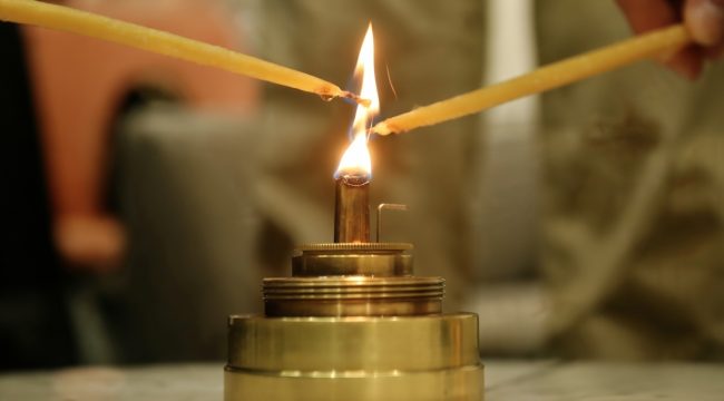 Благодатный огонь прибыл в главный храм Крыма