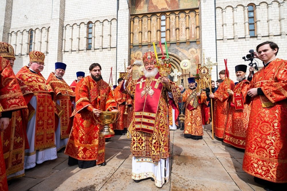 Патриарх Кирилл совершил литургию в Успенском соборе Кремля в Светлый понедельник