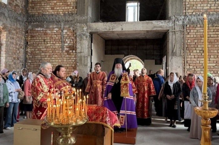 В храме Новомучеников Чимкентских в Лисьей балке совершена первая литургия