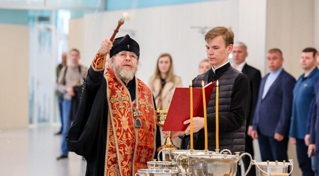 Митрополит Симферопольский Тихон освятил Центр образования «Солнечный» в «Артеке»