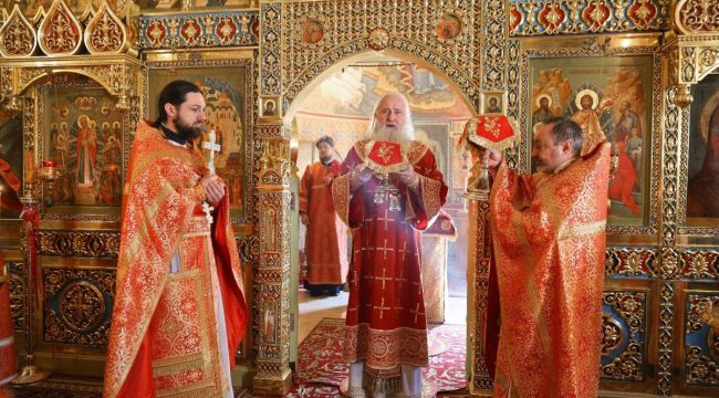 Митрополит Каширский Феогност совершил Литургию в годовщину открытия Зачатьевского монастыря